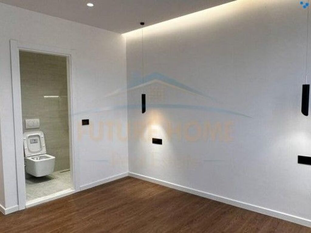 Shitet, Apartament 2+1+2, Komuna e Parisit, Tirane