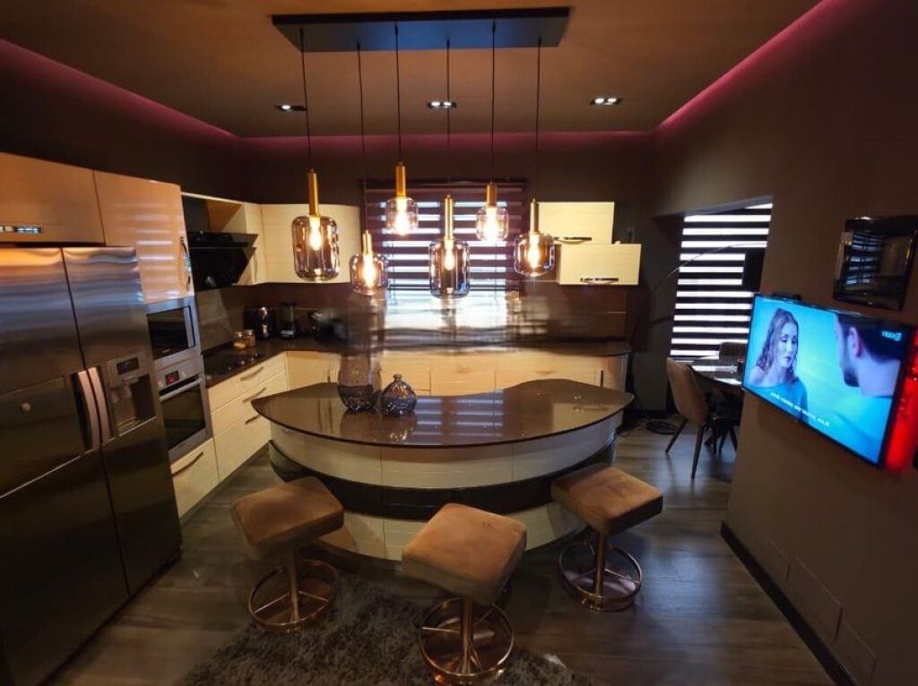 AFFITTASI VILLA SU 3 PIANI ALLE VILLE AMERICANE!