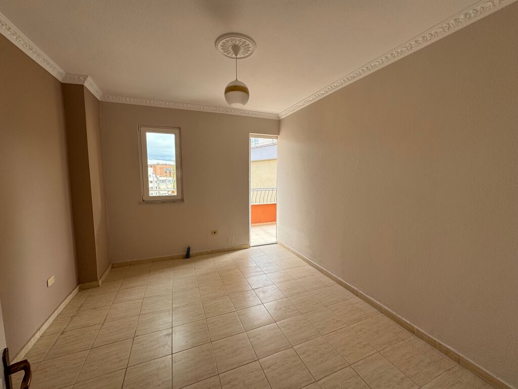 Appartamento 2+1 presso Komuna e Parisit