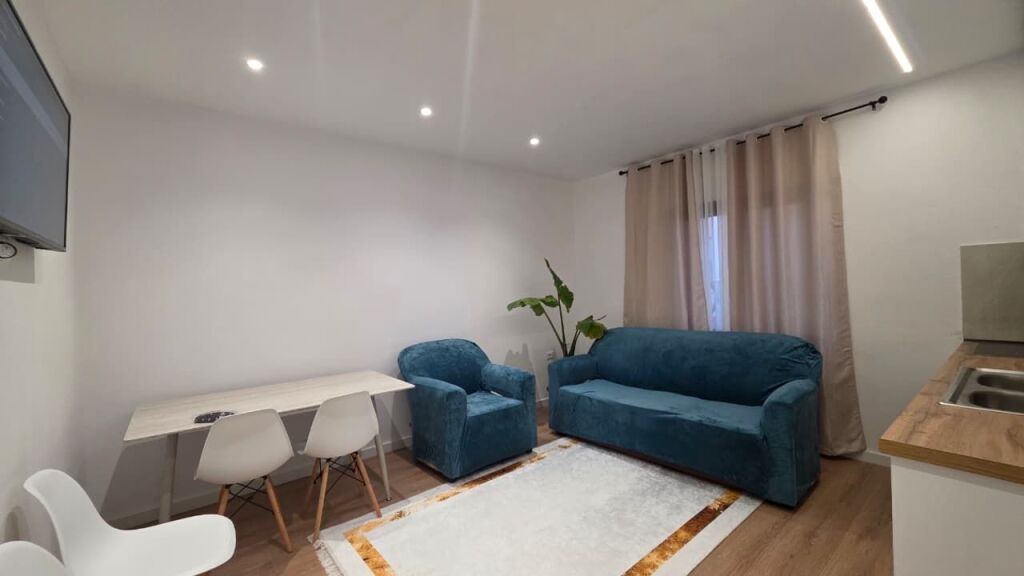 APARTAMENT 1+1 ME QERA – PRANË SERAVE, VLORË
