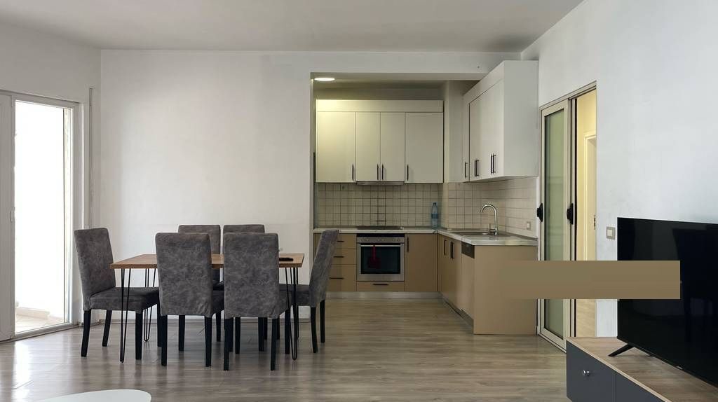 Jepet apartament 3+1+2 Per Qira Ne Astir