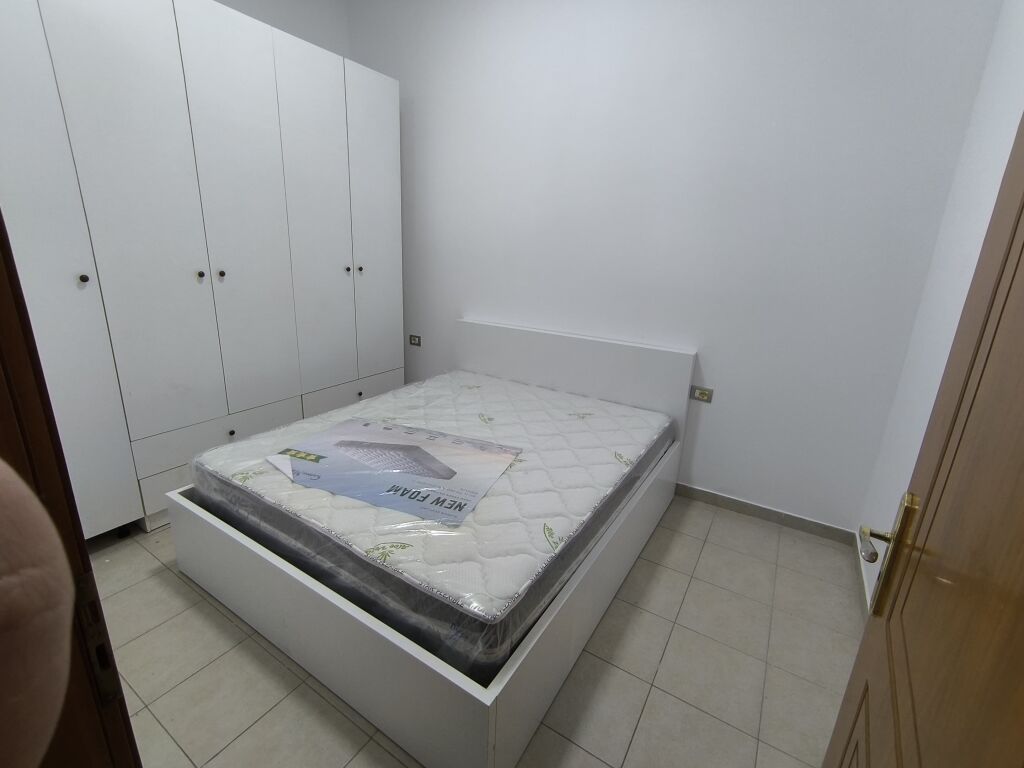 🏢Ne zonen e 5 Majit,prane Farmacise Dite &amp; Nate  jepet me qera apartament 1+1,i mobiluar.40,000 Leke  