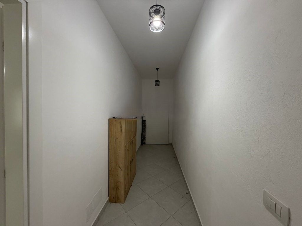 OKAZION SHITET APARTAMENTI 1+1 PRANE KOMPLEKS FRATARI , KOPSHTI BOTANIK!