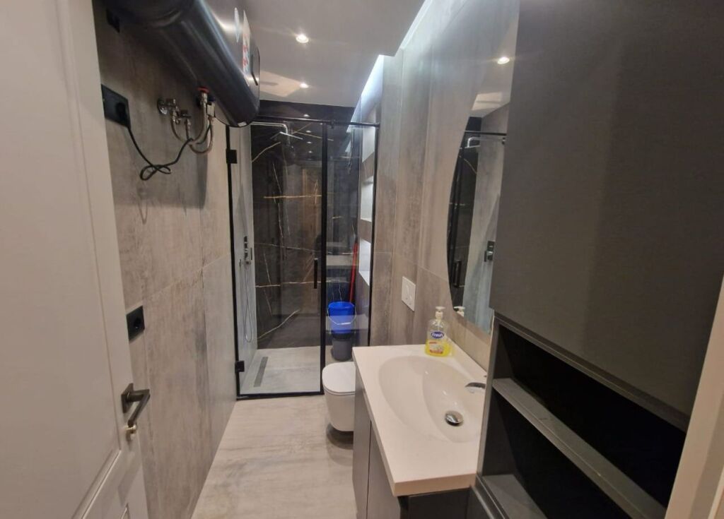 Jepet me qira apartament 1+1 📍 Rezidenca Kodra e Diellit 1 🏢 Kati 1, pallat i ri me ashensor 🛋️ Totalisht i mobiluar 💰 Çmimi: 80.000 lekë/muaj