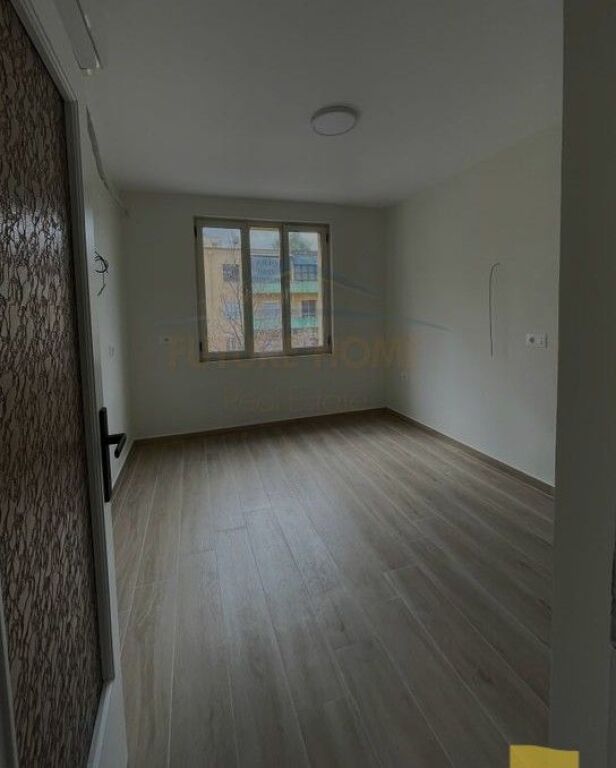 Qira, Ambient Biznesi, Rruga e Durrësit,Tiranë