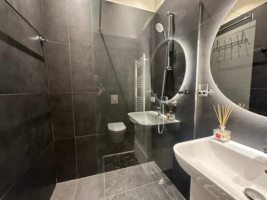 We rent out a 2+1+2 apartment with parking space, Park Gate Residence