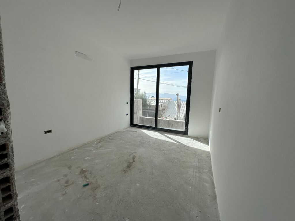Sarandë shitje Apartament me pishinë private