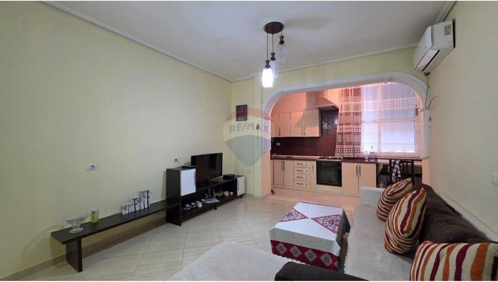 🏡 APARTAMENT 1+1 NË SHITJE – PRANË KISHËS ORTODOKSE, VLORË
