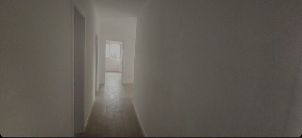 Apartament për Shitje 3+1+2 – Pazari i Ri  📍 Vendndodhje shumë e kërkuar, pranë qendrës së Tiranës  ▪️ Tipologjia: 3+1+2 ▪️ Kati: 2 ▪️ Orientimi: Jug–Perëndim (ndriçim natyral gjatë gjithë ditës) ▪️ Pallat i sapo përfunduar, gati për banim ▪️ Sipërfaqe totale: 135.5 m² ▪️ Siperfaqe neto  116.95 m² 💰 Çmimi: 2,500 € / m²