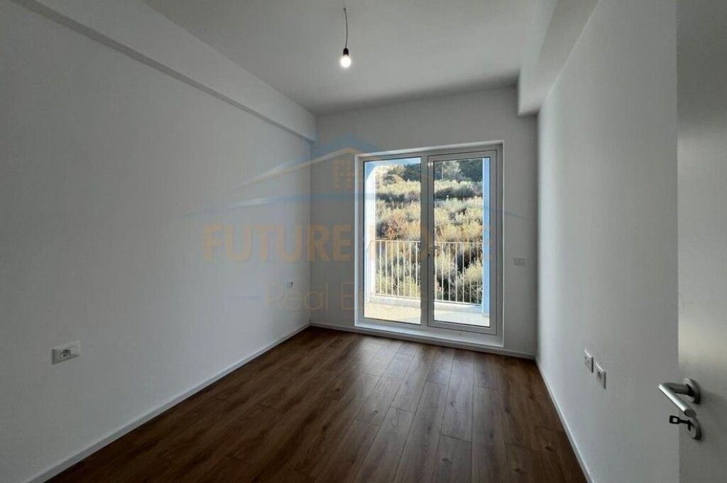 Shitet,Apartament 1+1 Fresku,Tirana.