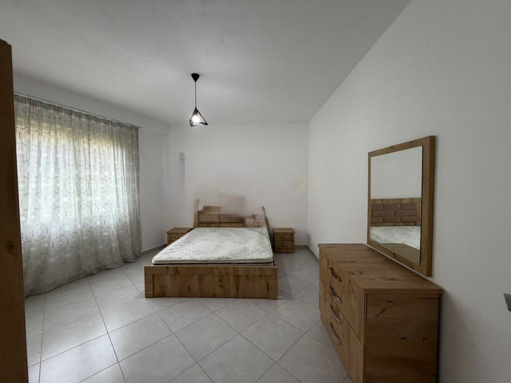 OKAZION SHITET APARTAMENTI 1+1 PRANE KOMPLEKS FRATARI , KOPSHTI BOTANIK!