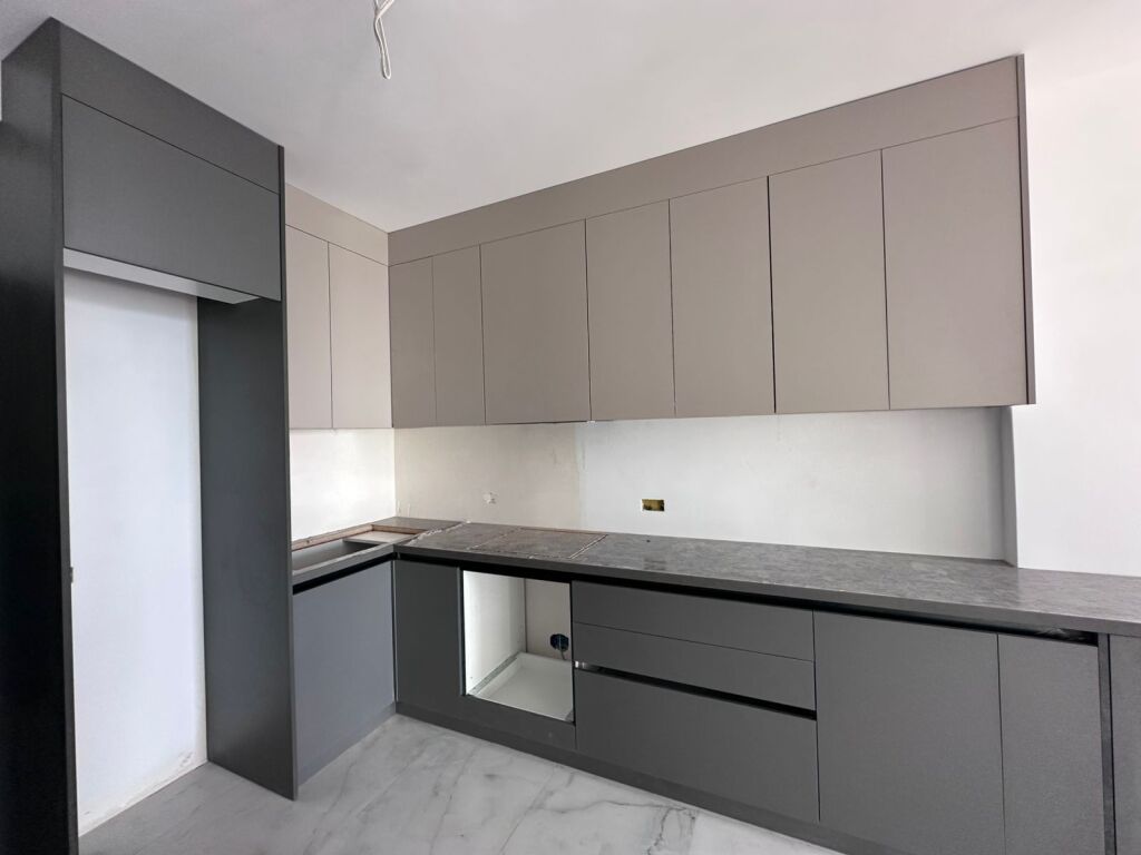 Sarande shitje Apartament me pamje  