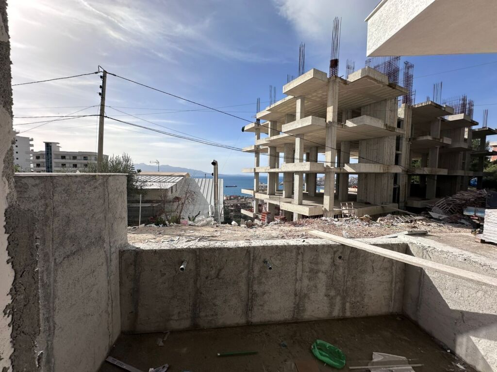 Sarandë shitje Apartament me pishinë private