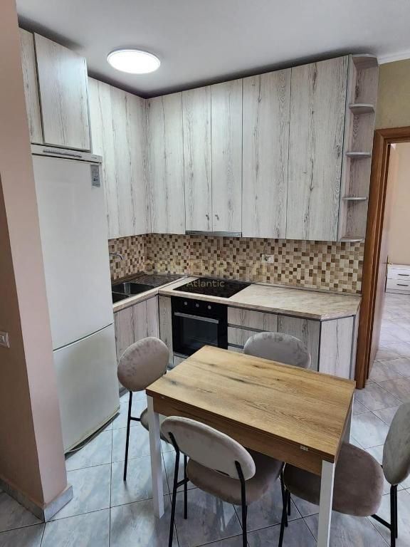 Apartament 1+1 Me Qira në Plazh Hekurudha, Durrës