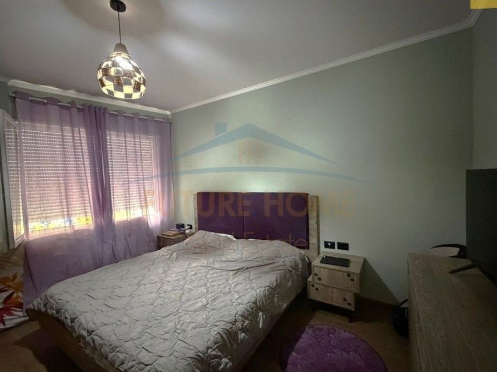 Shitet, Apartament 2+1, Komuna e Parisit