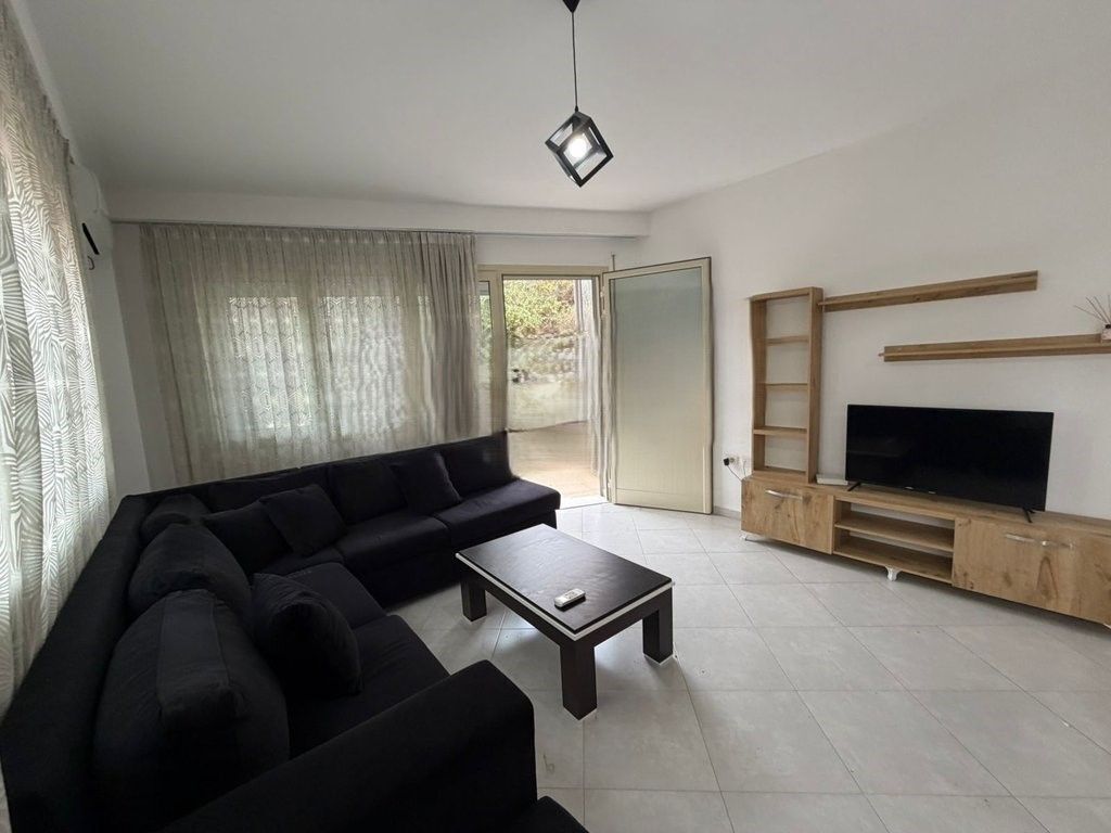 OKAZION SHITET APARTAMENTI 1+1 PRANE KOMPLEKS FRATARI , KOPSHTI BOTANIK!