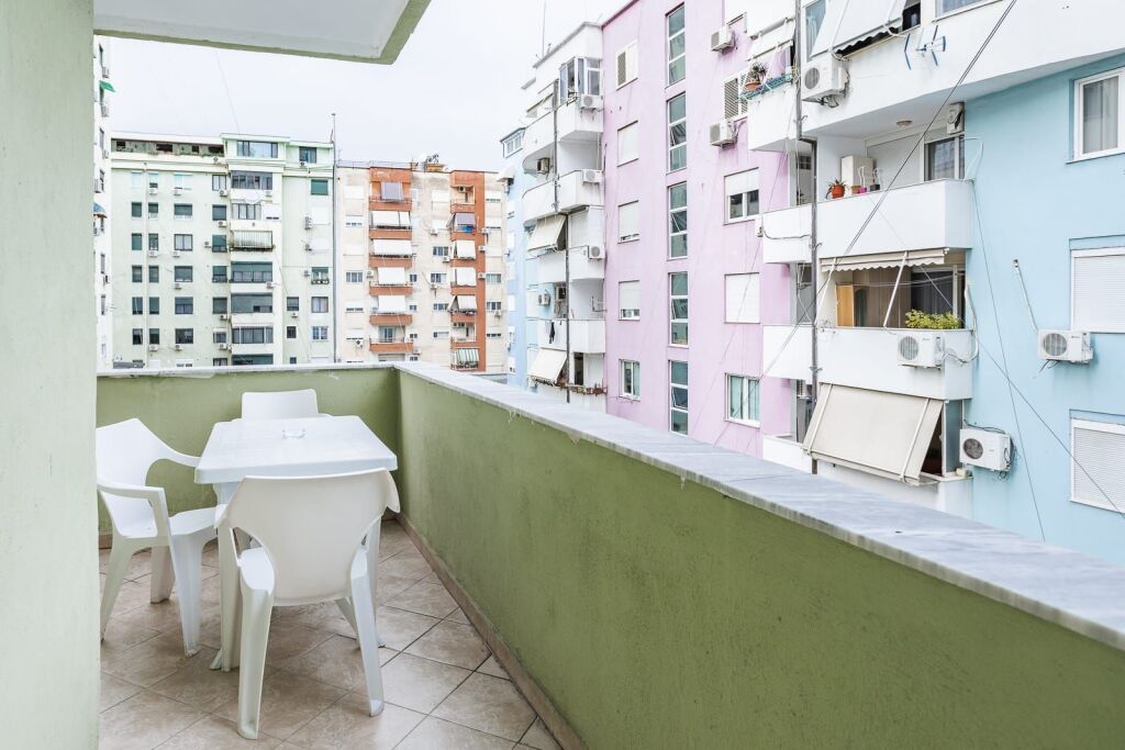 Eskluzive, Jepet me qera apartament 3+1+2 tualete te ish-Ekspozita !