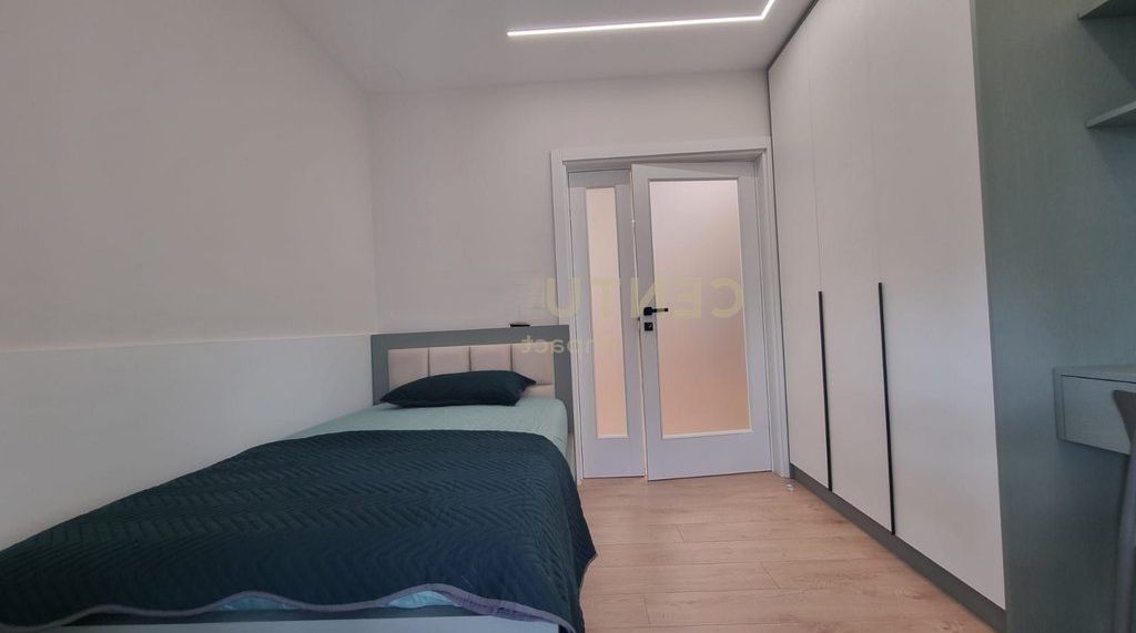 Appartamento 2+1 in Affitto a Komuna e Parisit,