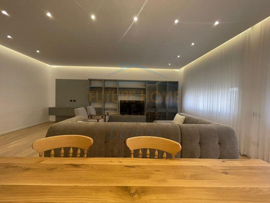 Qera, Vilë, Teg, Secret Garden, Tirane.