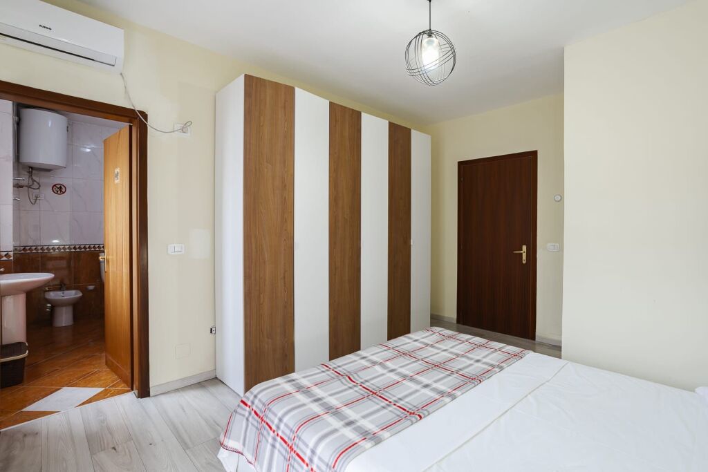 Eskluzive, Jepet me qera apartament 3+1+2 tualete te ish-Ekspozita !