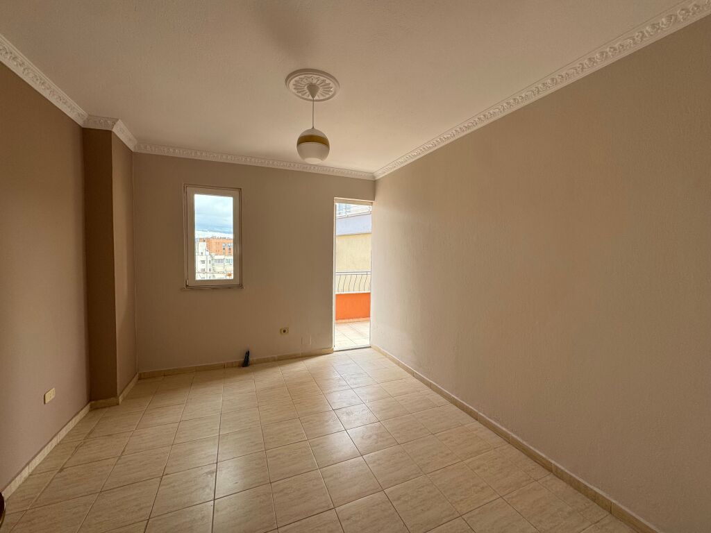 Appartamento 2+1 presso Komuna e Parisit