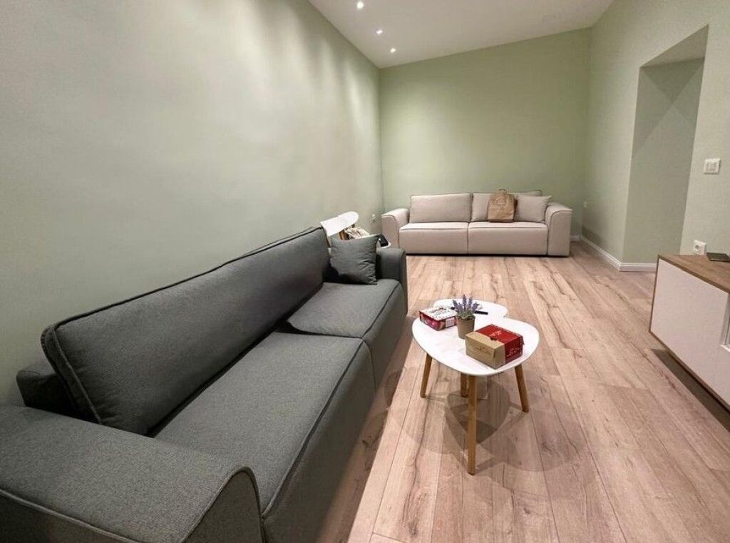 Appartamento moderno in affitto sopra Caffè Roma nel Bllok