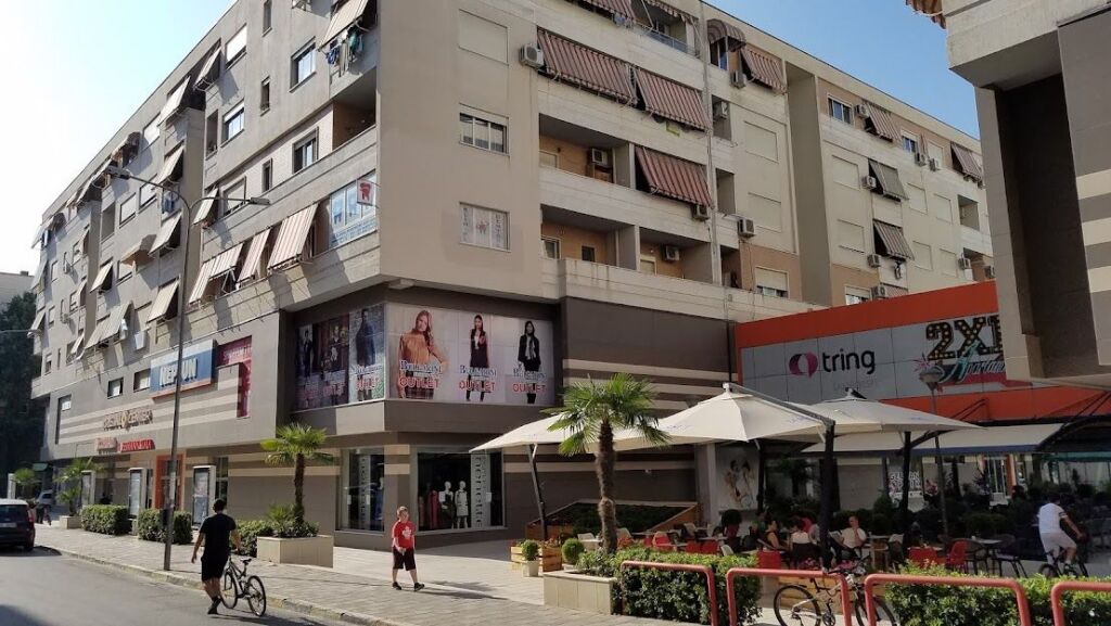 Zyre per qira perballe Kristal Center!