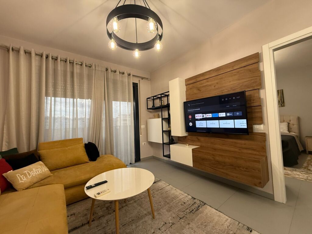 Apartament 1+1 për qira – pranë Stadiumit Dinamo, Shushica