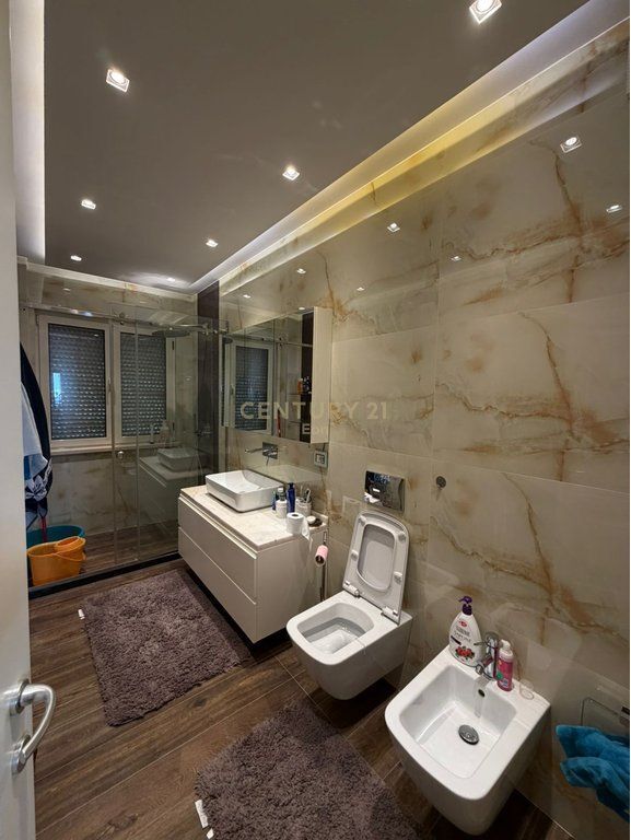 JEPET ME QIRA APARTAMENT 2+1, PRANE BASHKISE DURRES !