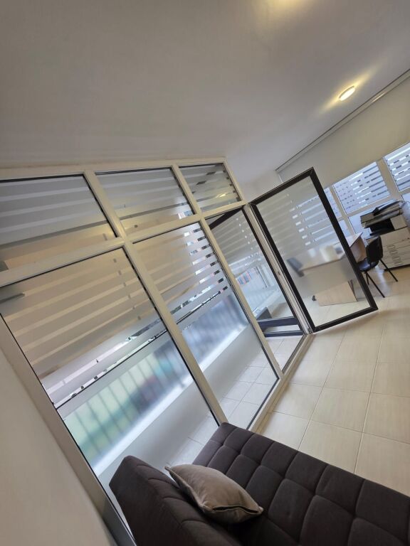 ZYRE ME QERA 65 M2 BULEVARDI I RI 50.000 LEKE