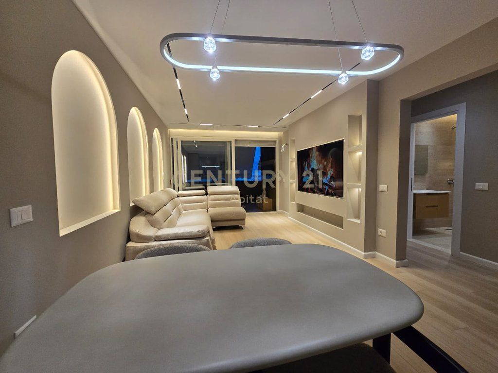 Shitet Apartament 2+1 me Verandë – Ish Ekspozita !