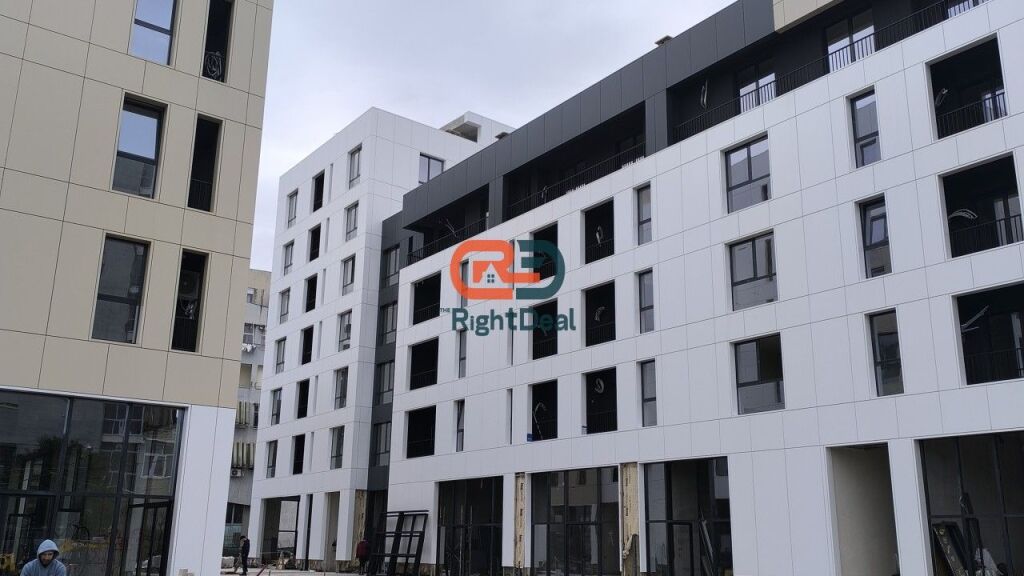 Tek Bulevardi I Ri ,Shitet Apartament 1+1 Me Verande Ne Faze Perfundimtare !!