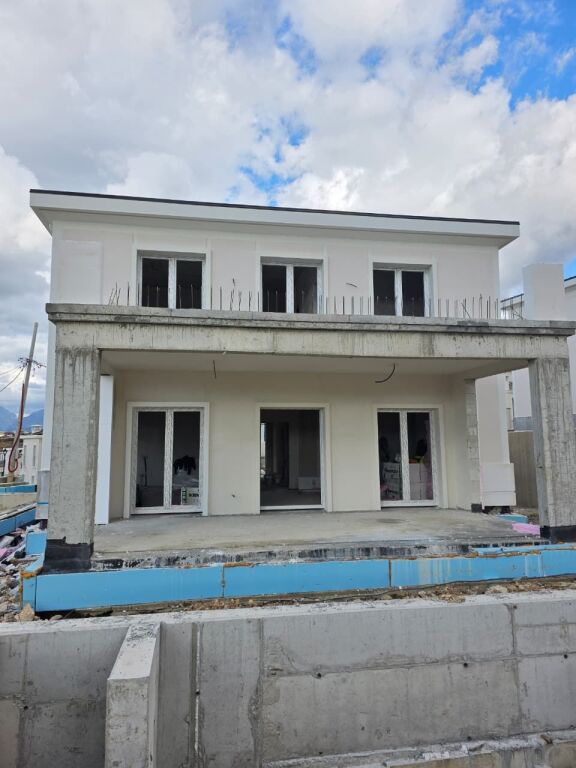 🔑 2-Storey Villa with pool for sale at Rolling Hills Lake, near Farkë Lake