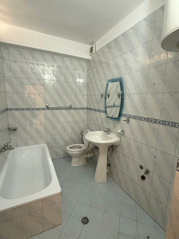 JEPET APARTAMENT 2+1+2 ME QIRA PRANE KAZAZIT NE DURRES!