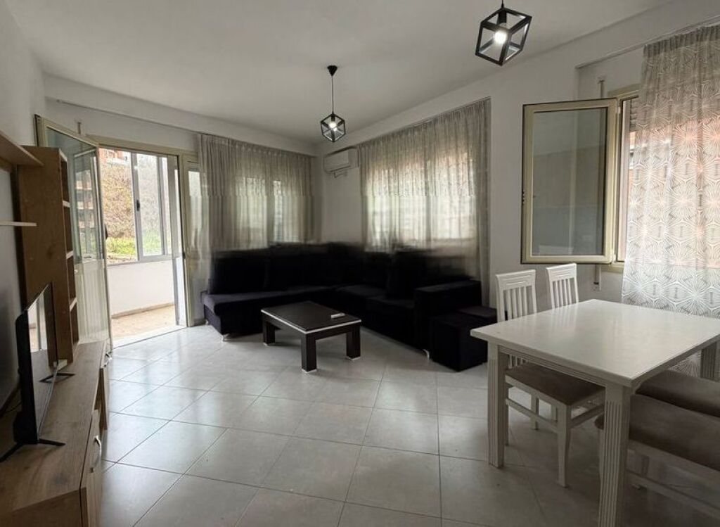 OKAZION SHITET APARTAMENTI 1+1 PRANE KOMPLEKS FRATARI , KOPSHTI BOTANIK!