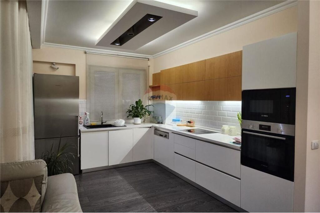 For Rent Apartment 2+1+2 + parking space for rent on Artan Lenja street, near the Construction Engineering!