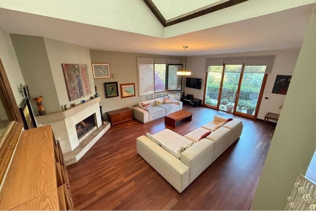 Vilë - Për Qira - Liqeni i Farkës, Tiranë(ID: 530181094-163)