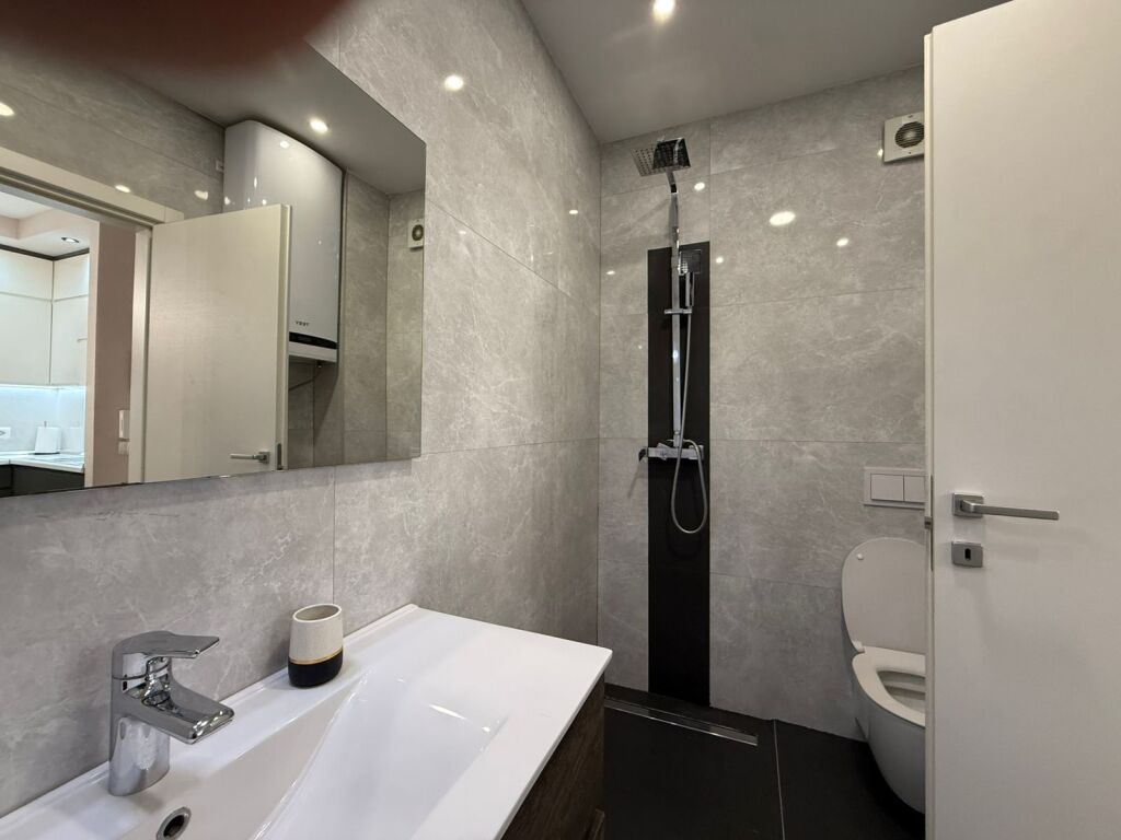 Apartament 1+1 për qira – pranë Stadiumit Dinamo, Shushica