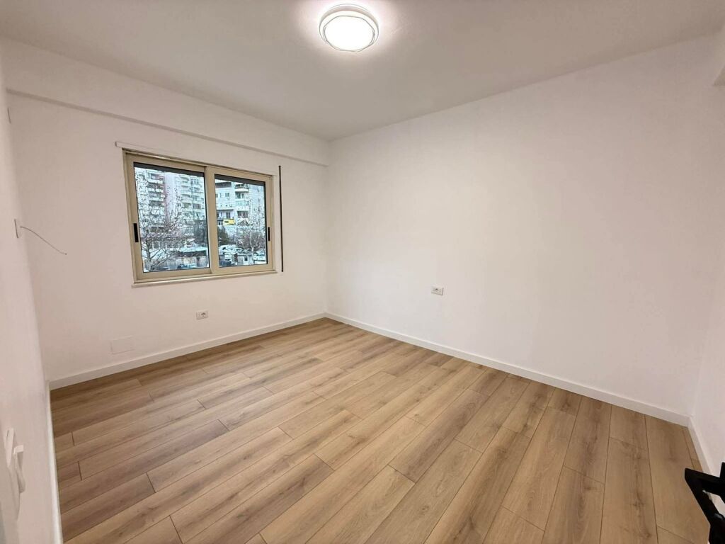 SHITET APARTAMENT 2+1 BOSH , VIVA MAREKT DON BOSKO