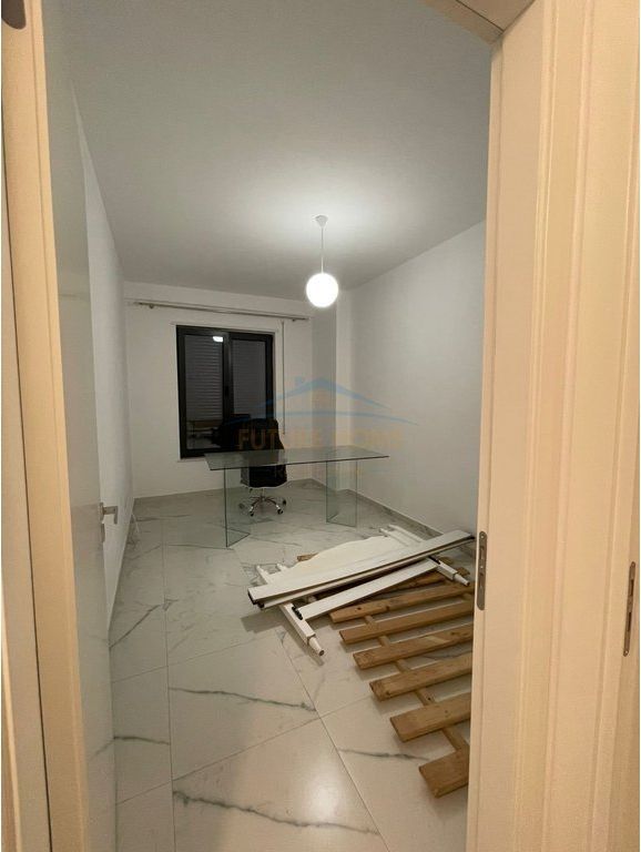JEPET ME QERA APARTAMENT 2+1+2 PER ZYRA TEK RRUGA KARL GEGA 550 EURO