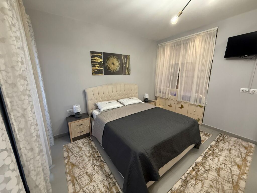 Apartament 1+1 për qira – pranë Stadiumit Dinamo, Shushica