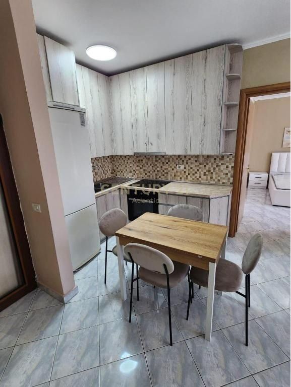 Apartament 1+1 Me Qira në Plazh Hekurudha, Durrës