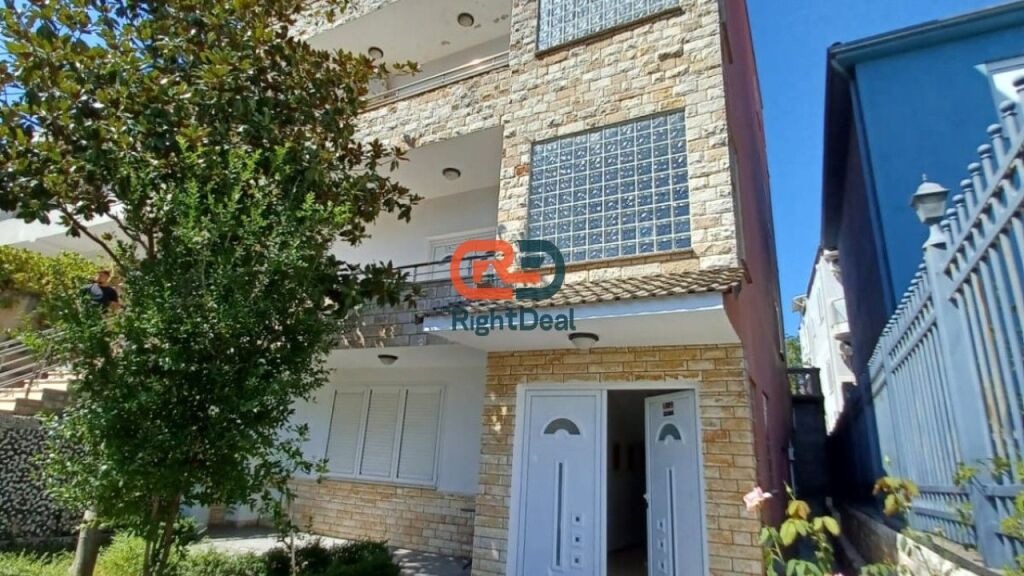 Ne Fresk, Shitet Vile 4 Kateshe, Ideale Per Banim Ose Investim!!!