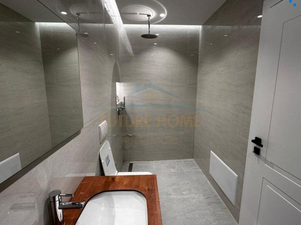 Shitet, Apartament 2+1+2, Komuna e Parisit, Tirane