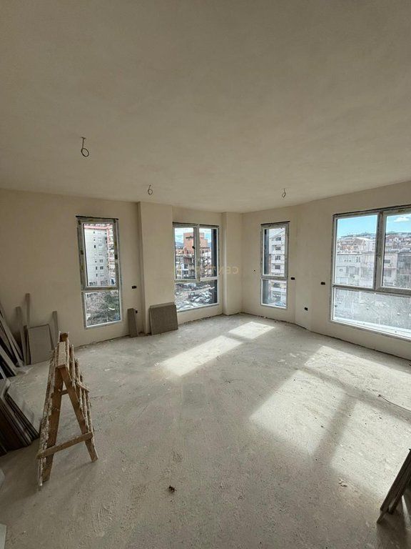 Vendiamo appartamento 2+1+2 vicino a Fusha e Ali Demit