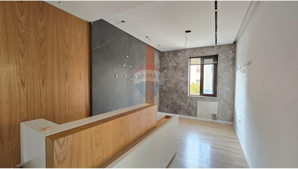 Ufficio - In Affitto - Via Durazzo, Tirana !