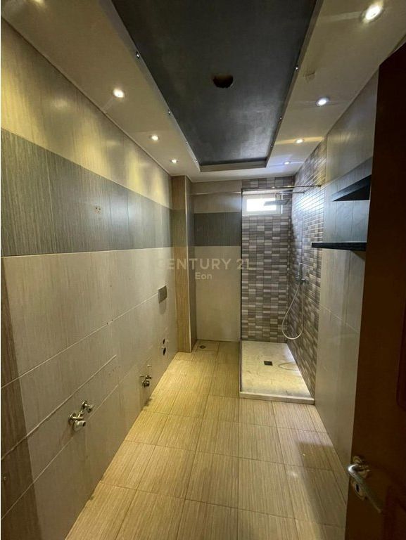 SHITET APARTAMENT 2+1 PRANE KAZAZIT NE DURRES!