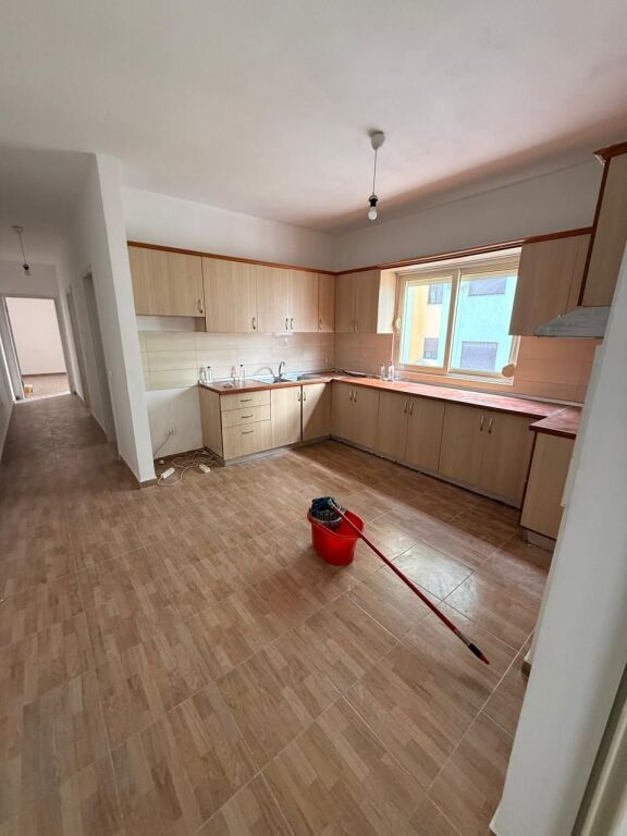 SHITET APARTAMENT 2+1+2 TEK ISH RAJONI,DURRES