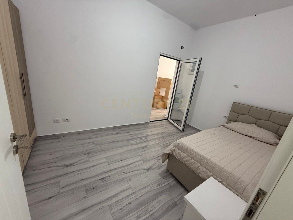 Jepet me qira kati i dytë i një shtëpie private ,ne ish kenete