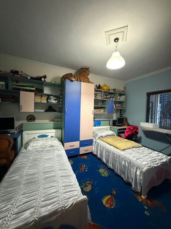 Eskluzive, Kati i 2-të i një vile me qira – mbrapa Spitalit Ushtarak